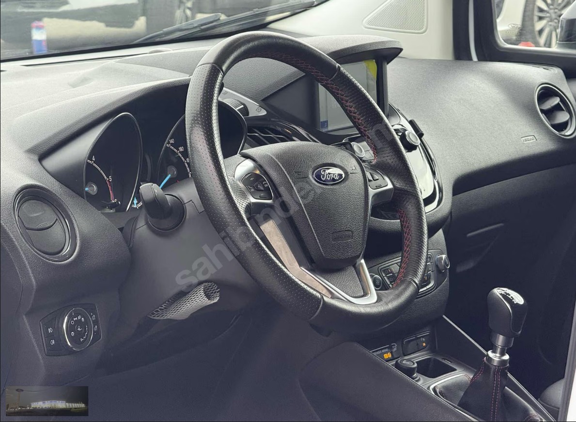 FORD TOURNEO COURIER TİTANİUM PLUS 2022 MODEL